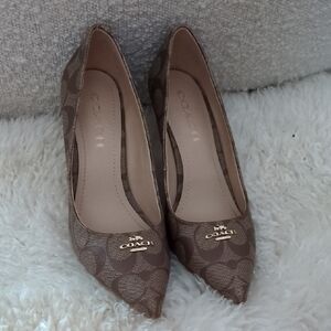 Coach Alyce signature pumps in khaki signature canvas 